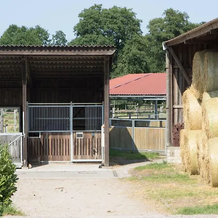Rueckzugsort Mit Terrasse, Casa de Férias *